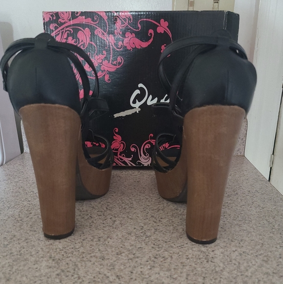 Black/Brown Open Toed Heels - Picture 4 of 8